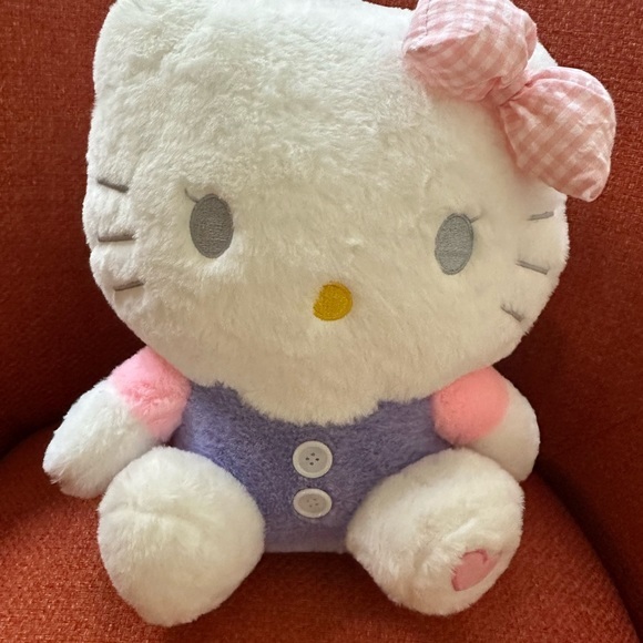 Sanrio Hello Kitty Plushie Backpack - Picture 3 of 4